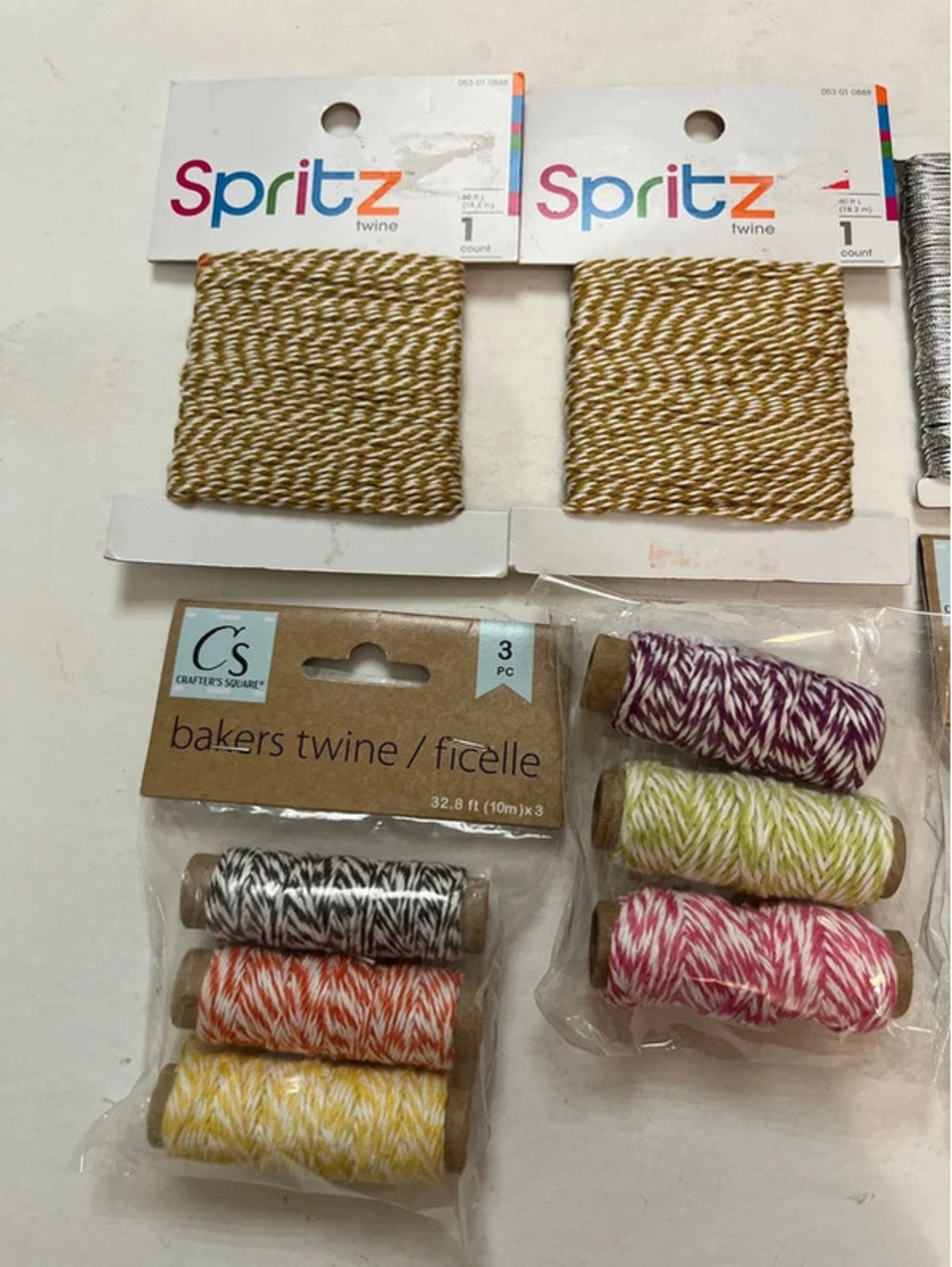 Different colored threads - Picture 2 of 5